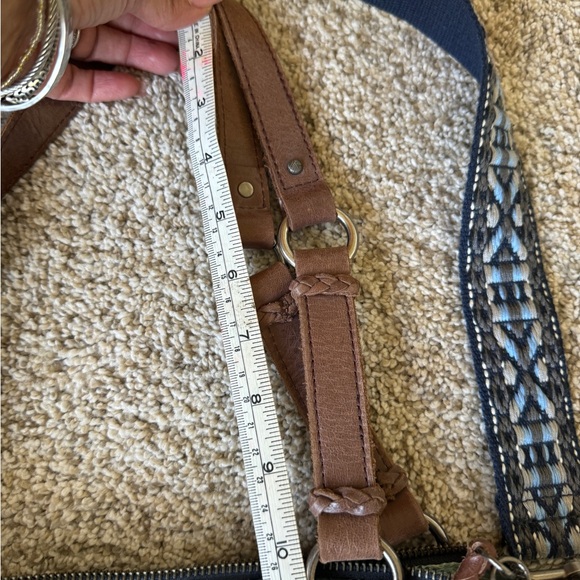 “THE SAK” large shoulder/crossbody bag in GREAT condition. - Picture 4 of 7